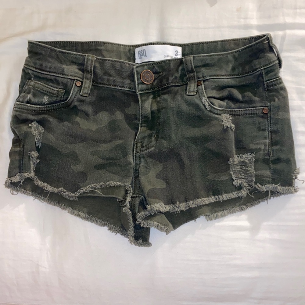 tillys low rise cabo cut camp shorts